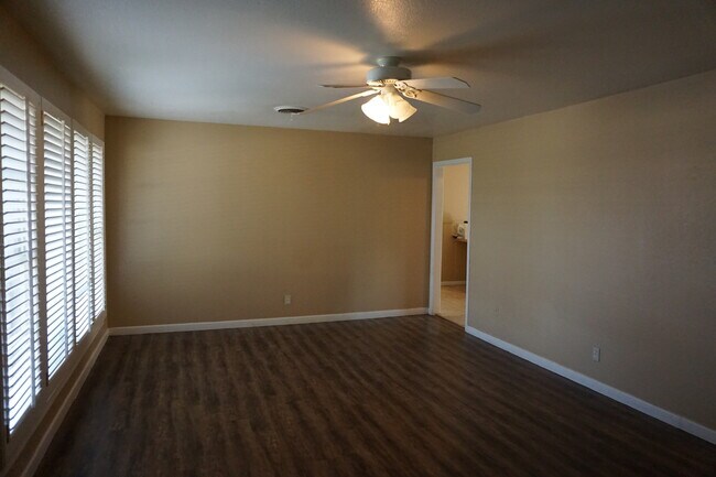 Building Photo - 3020 49th - Available July 16th