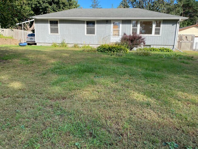 Foto del edificio - Charming 4-Bedroom Home in Fridley — Great...