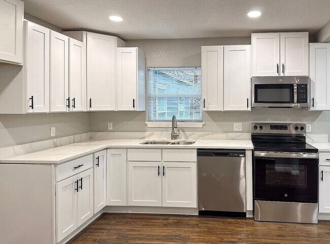 Foto del edificio - 211 Wanda Dr