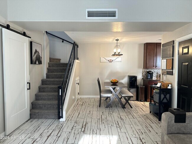 Foto del edificio - 14145 N 92nd St