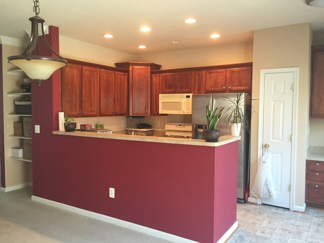 Photo - COZY TOWNHOUSE - Minutes to Quantico