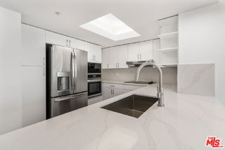 Foto del edificio - 13700 Marina Pointe Dr