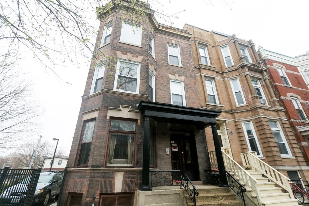 Primary Photo - 3352 N Seminary Ave