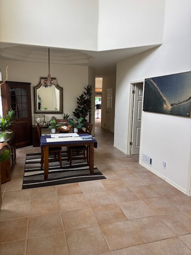 Foto del edificio - Minutes to Moonlight Beach | Stunning 5 Bedroom Encinitas Home