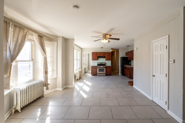 Building Photo - Large 5 bedroom, newly redone