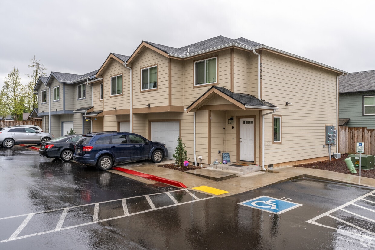 Primary - Lindsay Townhomes