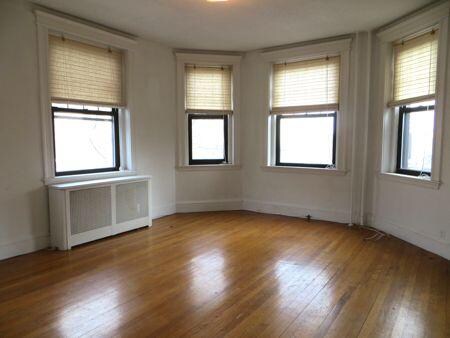 Building Photo - 122 Riverway