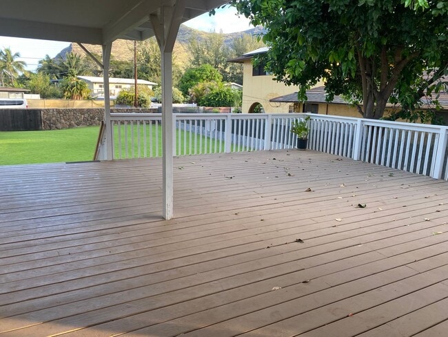 Building Photo - Three Bedroom, Two Bath Home near Aki's Beach