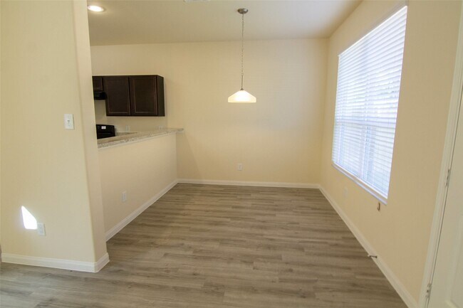 Foto del edificio - 4027 Silver Ranch Rd