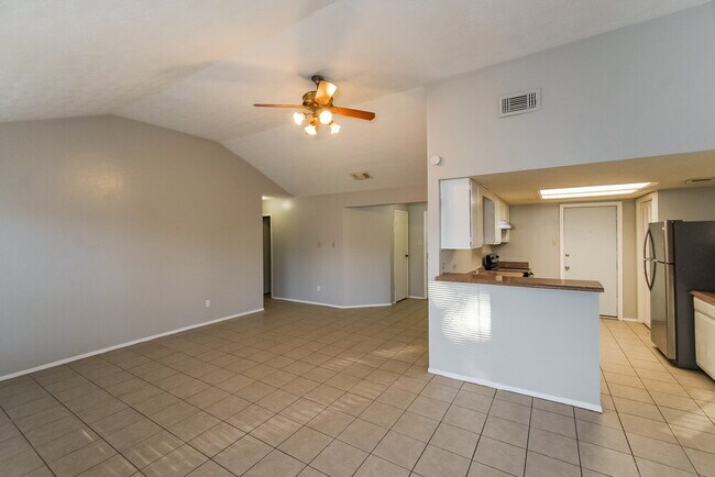 Foto del edificio - 7622 Millbrae Ln