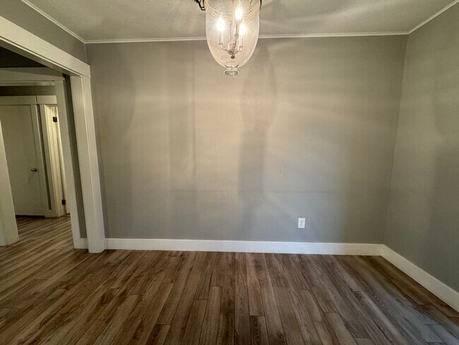 Foto del edificio - 242 NW Rachel Street ~ Impressive Single-L...