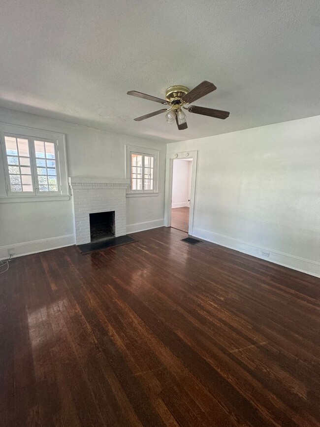 Building Photo - 2 Bedroom 1 Bath House in Five Points/Haye...