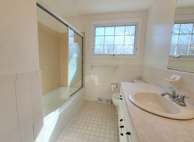 Building Photo - 41 Glenhaven Dr
