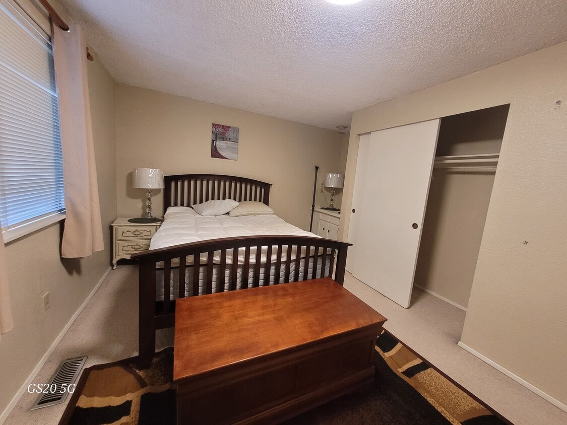 Private bedroom - 15712 13th Avenue Ct E