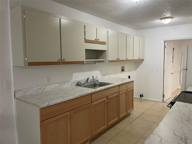 Building Photo - 319 E Rosewood Ln