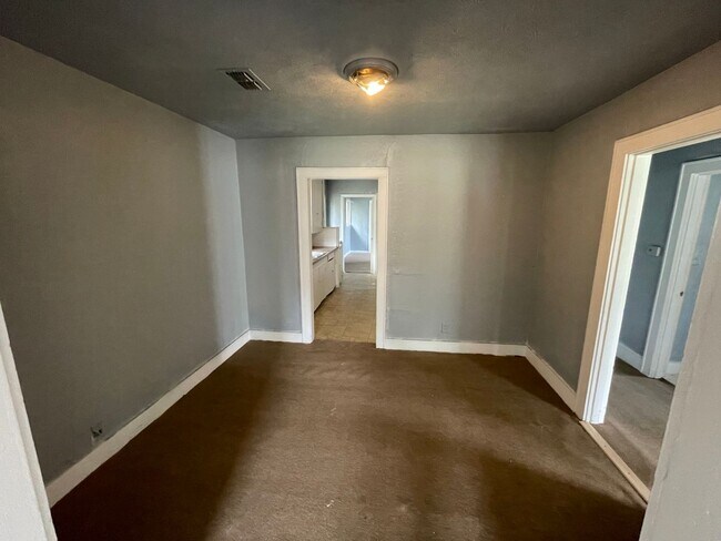 Foto del edificio - 3 Bedroom Queensborough Home