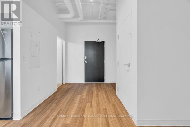 Building Photo - 120-120 Huron St