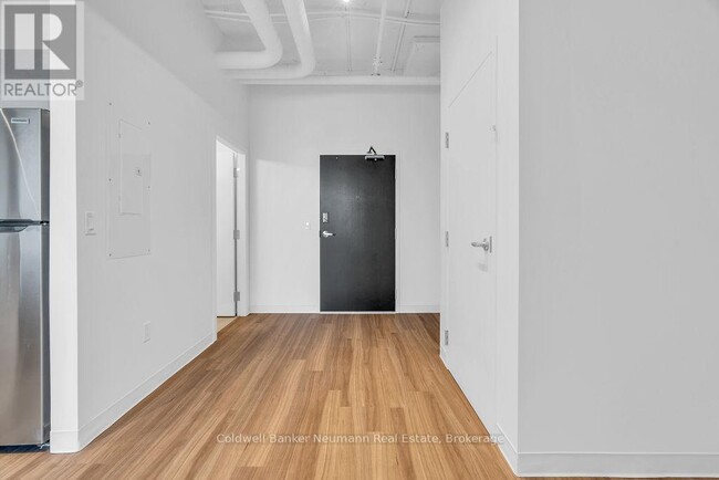 Photo du bâtiment - 120-120 Huron St