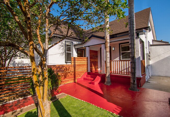 Photo - 566 N St Louis St Apartments