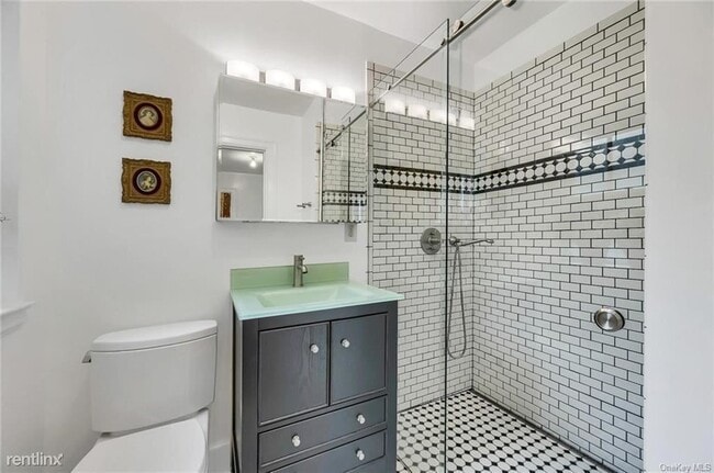 Building Photo - 1 br, 1 bath House - 188 Grand St