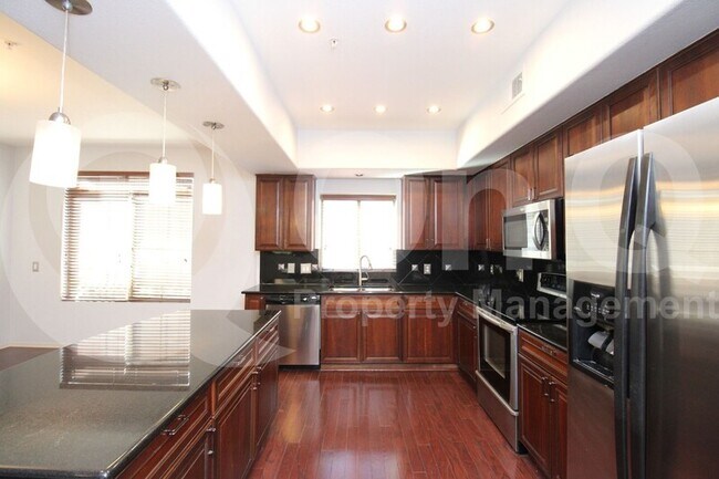 Foto del edificio - 16825 N 14th St