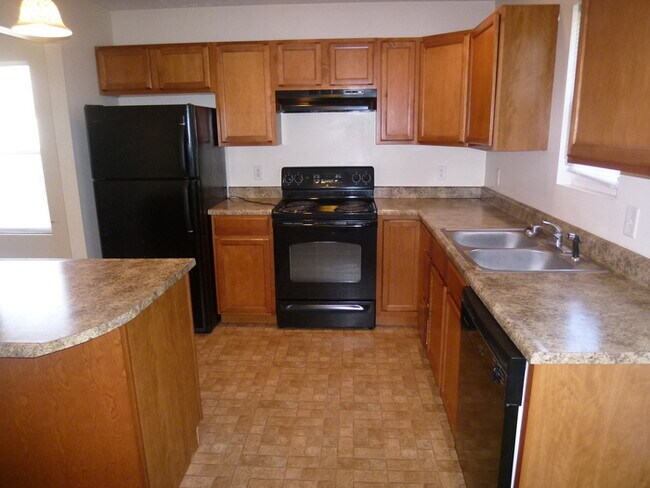 Building Photo - 3 BR Home with 2 Car Attached Garage