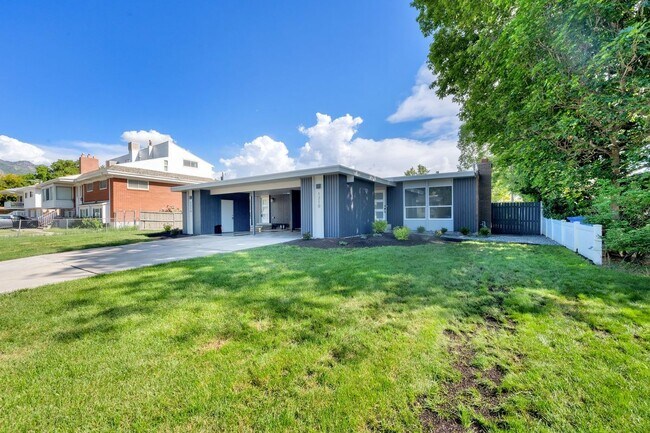 Building Photo - 1210 E Bonner Way