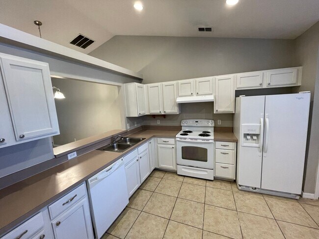 Foto del edificio - Lovely 4BR/2BA Home Off Apopka Blvd - Pric...