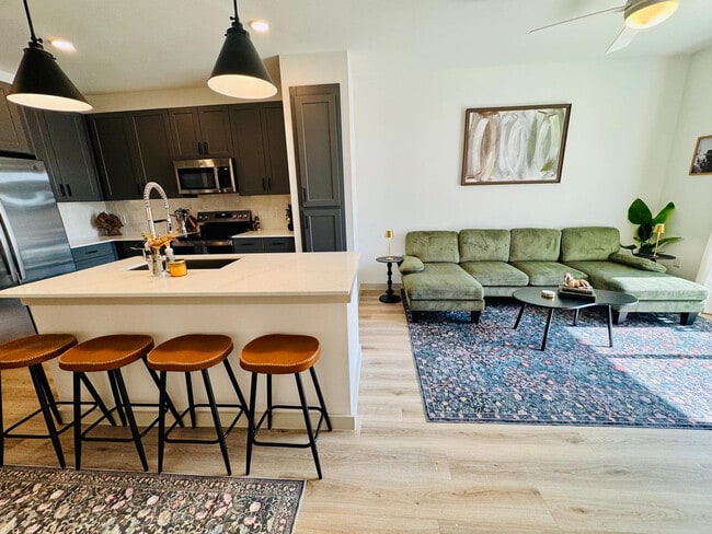 Foto del edificio - 1301 Leah Ave