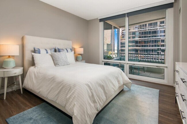 Foto del edificio - 356 E Grand Ave