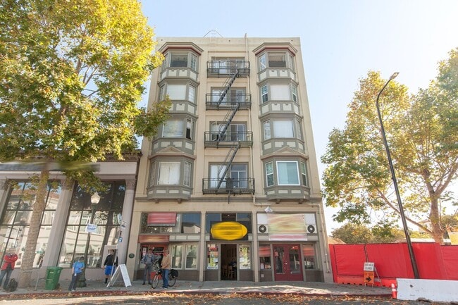Building Photo - 2109 Kala Bagai Way