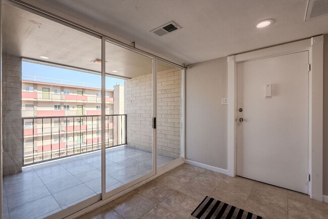 Foto del edificio - Fresh & Modern 3bd 2ba Condo in Downtown P...