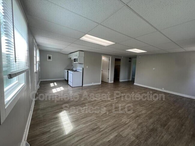 Building Photo - 380 Fairmount Rd
