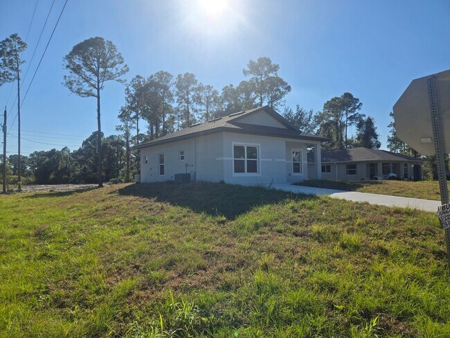 Foto del edificio - Brand new 2/2 in Lehigh Acres