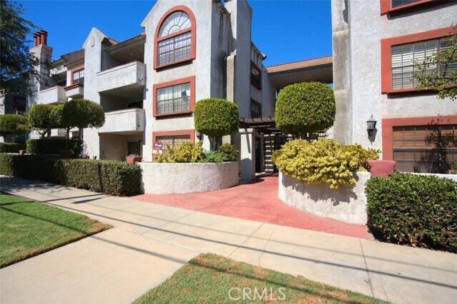 Foto del edificio - 130 Monterey Rd