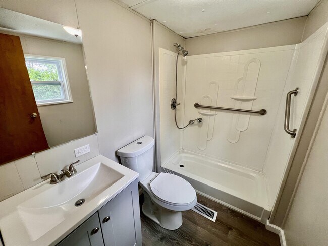Foto del edificio - 8235 Goddard Ln