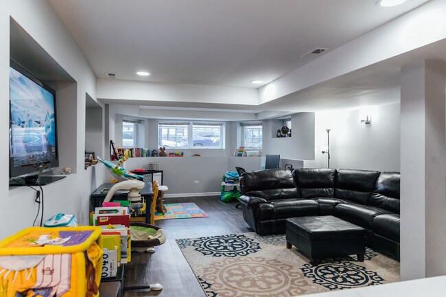 Foto del edificio - 5116 N Kimball Ave