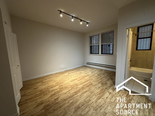 Building Photo - 2832 W Palmer St