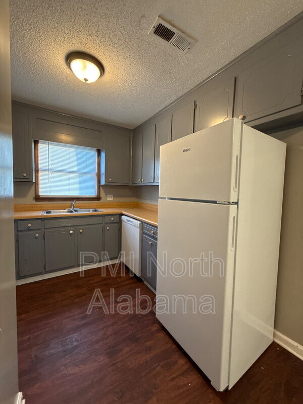 Foto del edificio - 4428 Bonnell Dr NW