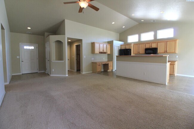 Foto del edificio - 3 bed, 2 bath + Office Rambler in West Ken...