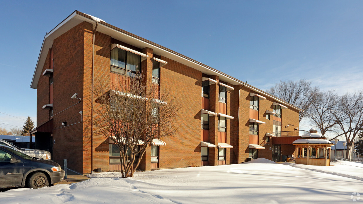 Building Photo - Buchanan Manor