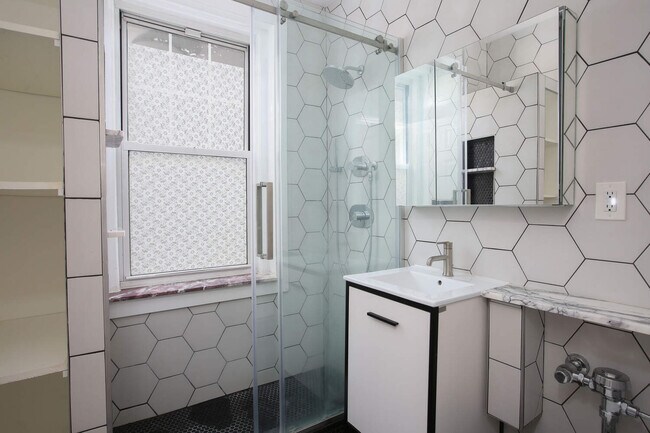 Foto del edificio - 114 Riverway