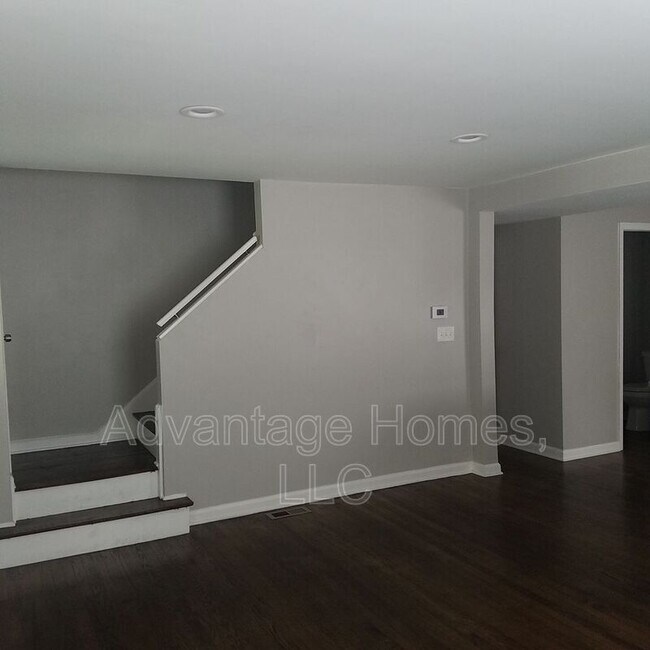 Building Photo - 413 E 63rd Terrace