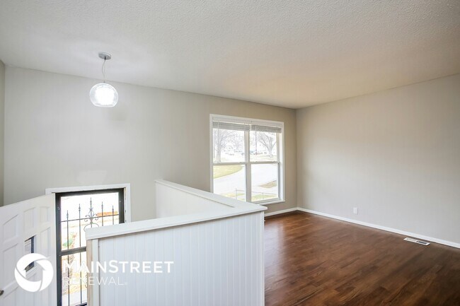 Building Photo - 1511 N Seminole Dr