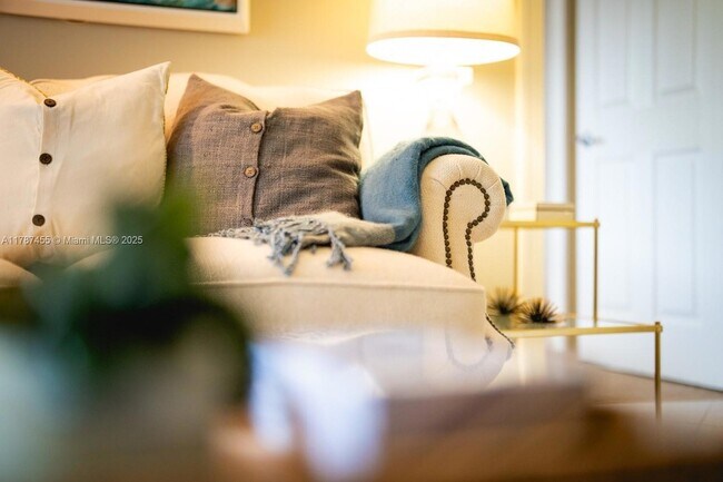 Foto del edificio - 6503 N Military Trl