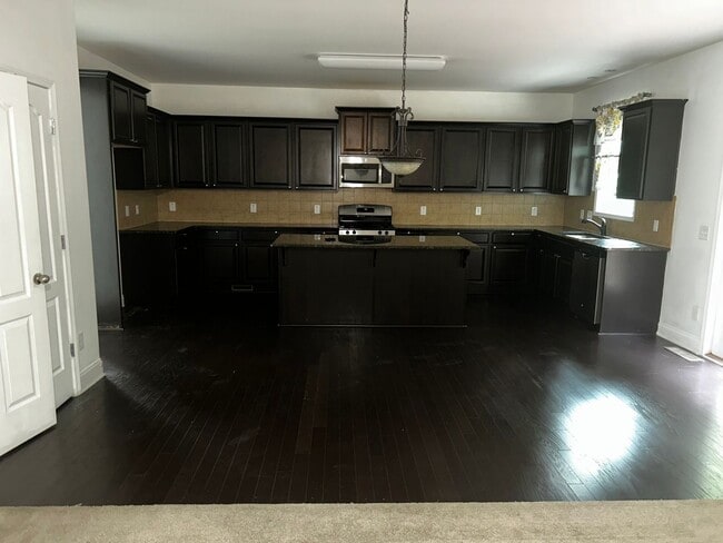 Building Photo - Spacious 4-Bedroom Home in Prime Marietta ...