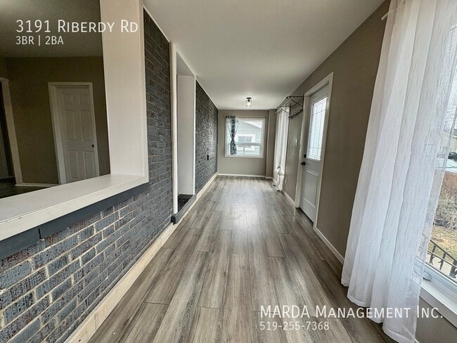 Building Photo - SPACIOUS 3-BED/2-BATH HOME DEVONSHIRE HEIG...