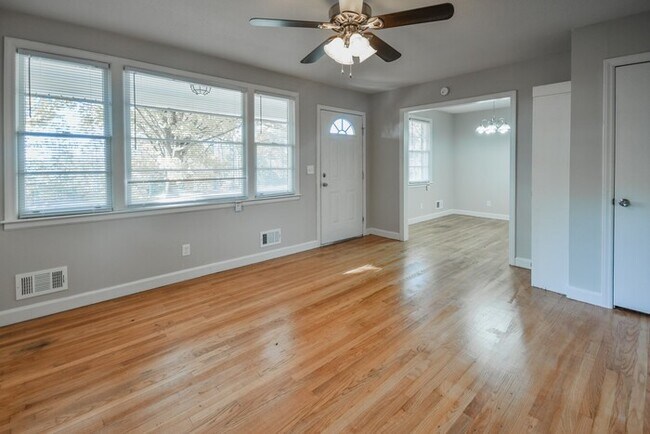 Foto del edificio - 429 Bel-Air Dr