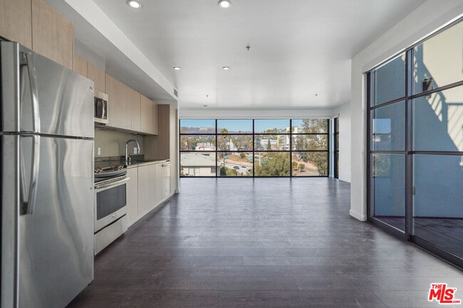 Building Photo - 5800 Harold Way