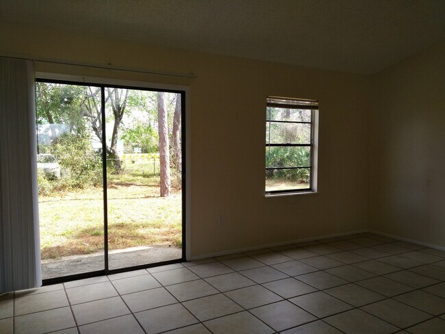 Foto del edificio - 3 BED/ 2 BATH HOME IN DELTONA!